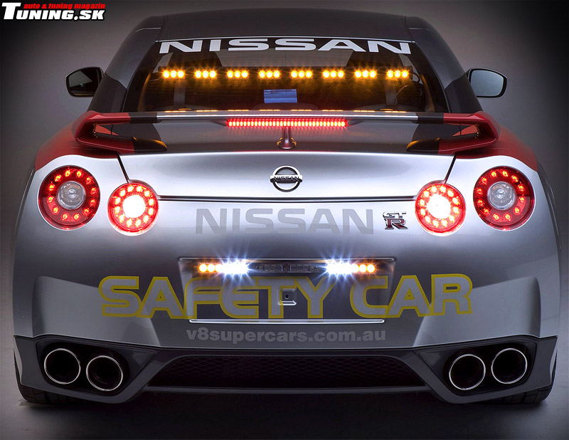 nissan-gtr_safety-car_LED-majaky-predatory_2